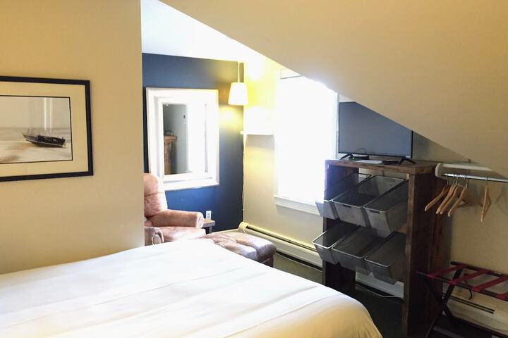 Room 26 of 168