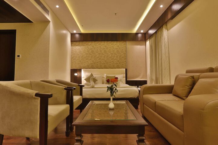 Room 4 of 28