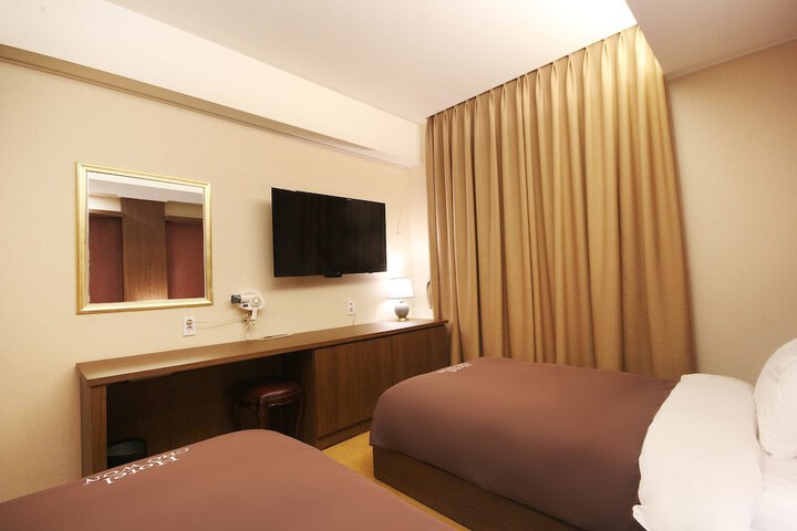 Room 15 of 127