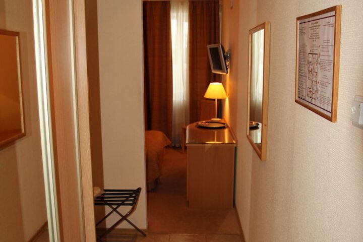 Room 14 of 37
