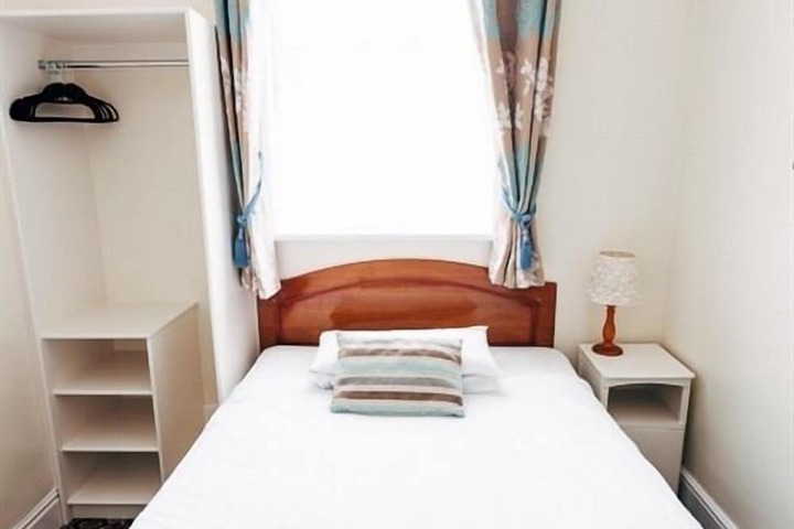 Room 4 of 39