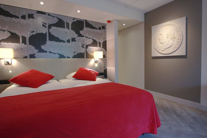 Room 4 of 60
