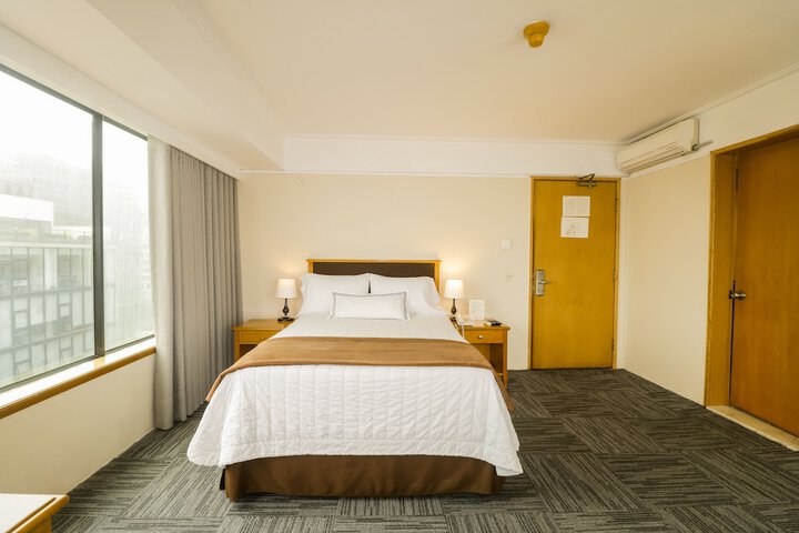 Room 27 of 125