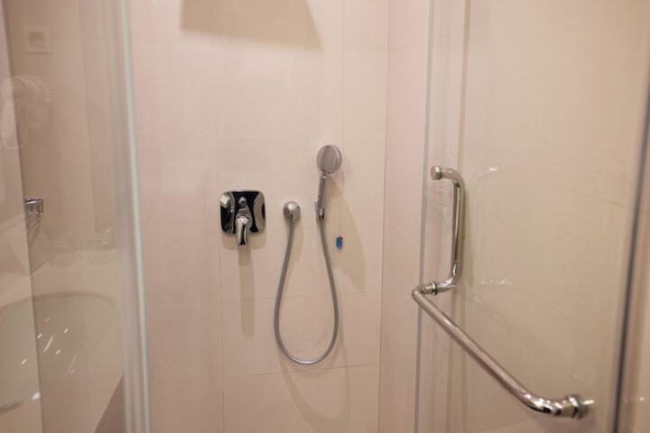 Room 35 of 69