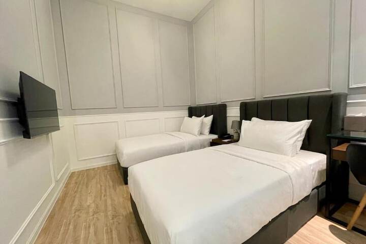 Room 5 of 40