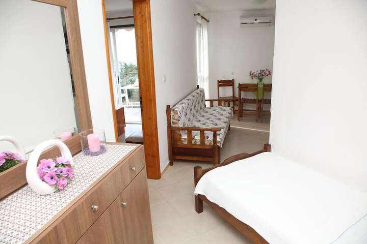 Room 7 of 24