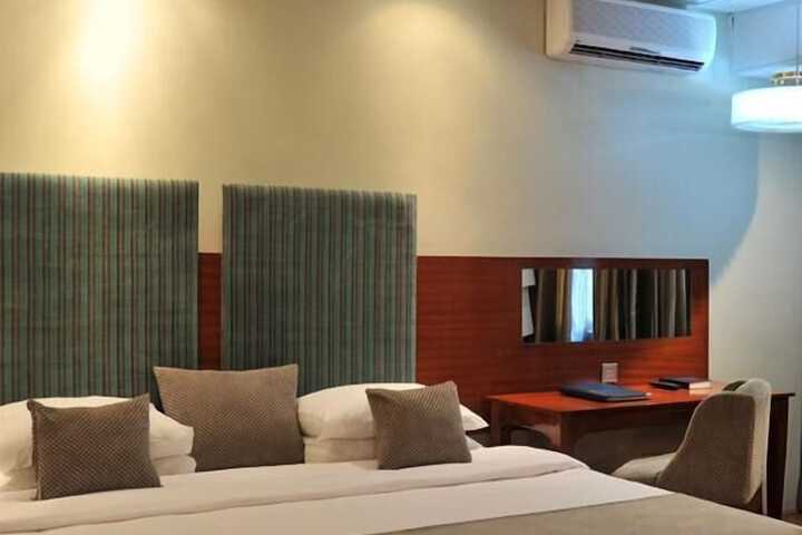 Room 29 of 70