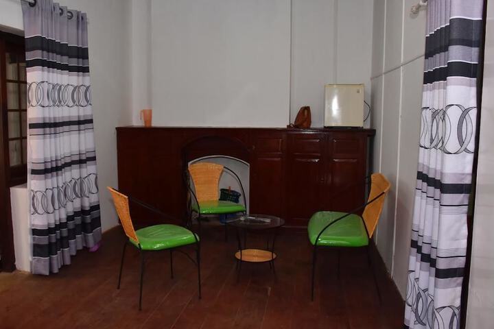 Room 7 of 18