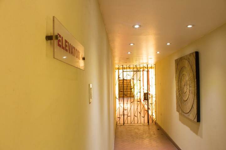 Ballroom/Hall 75 of 91