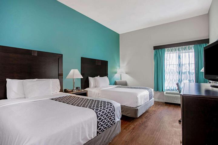 2 Queen Beds (3 of 6)