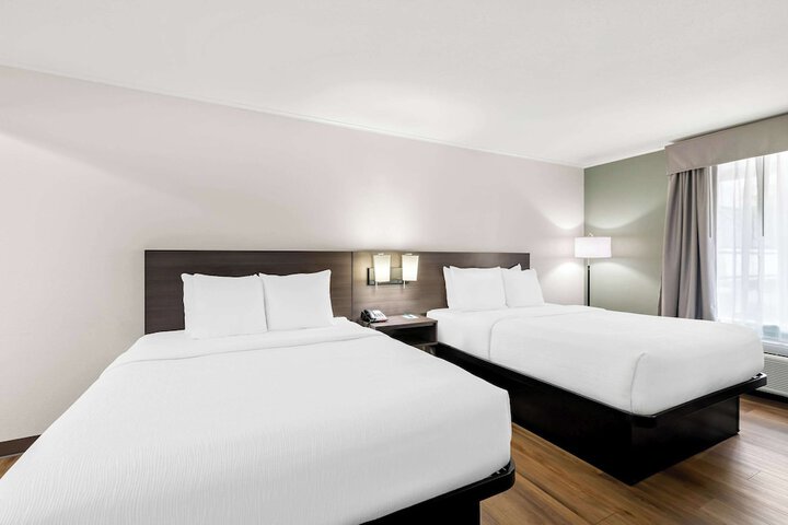 2 Queen Beds (3 of 16)