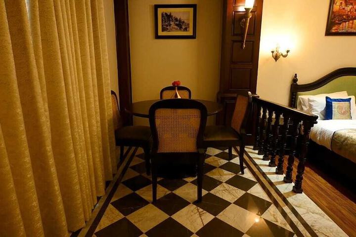 Room 38 of 161
