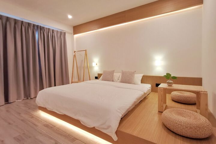 Room 10 of 28