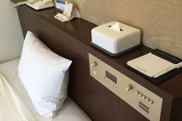 Room 6 of 32