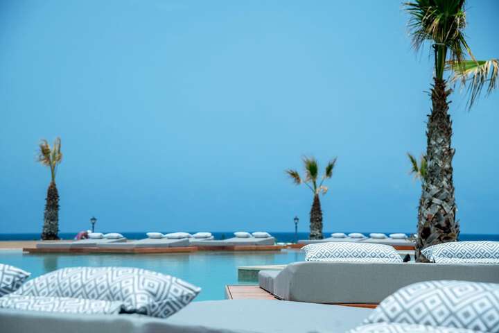 Pool 182 of 328