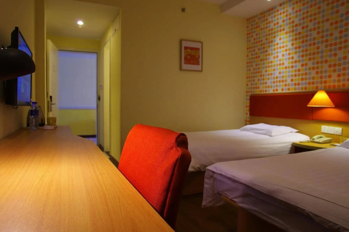 Room 5 of 11