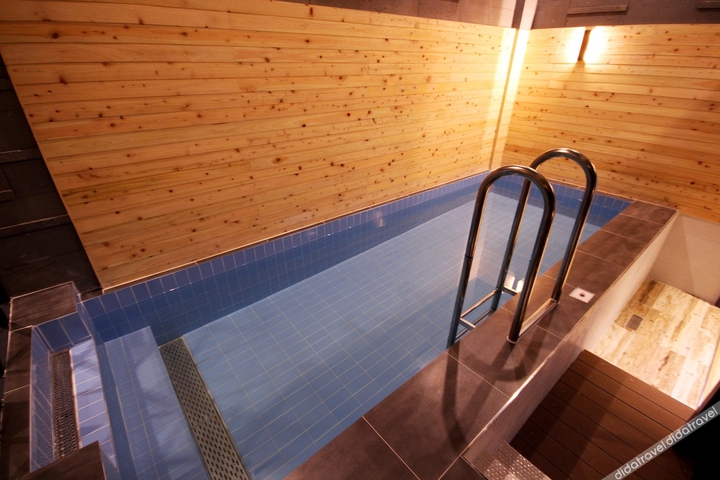 Pool 76 of 170