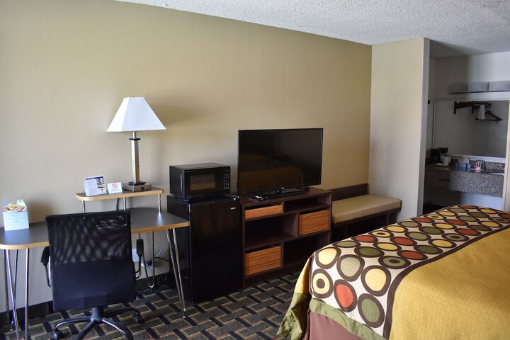 1 King Bed (1 of 9)