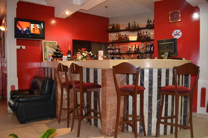 Lounge 19 of 23