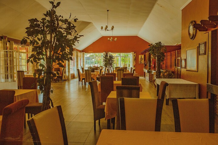 Dining 21 of 37