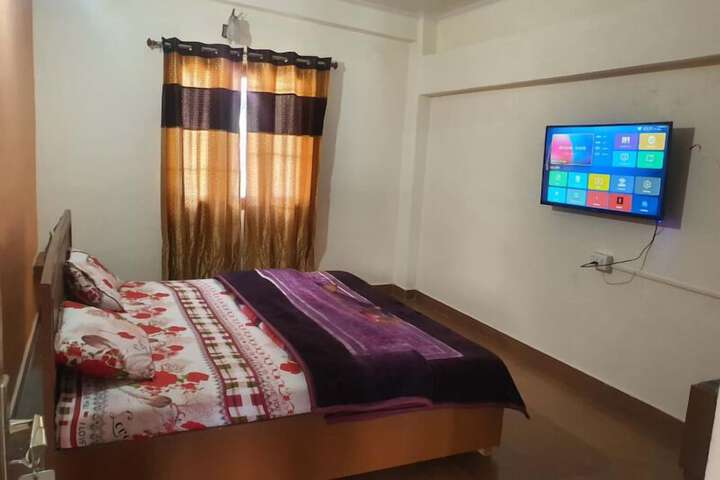 Room 2 of 9
