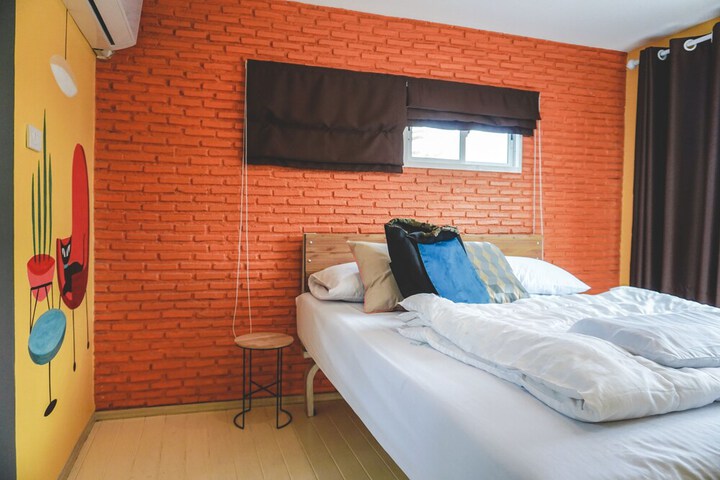 Room 47 of 122
