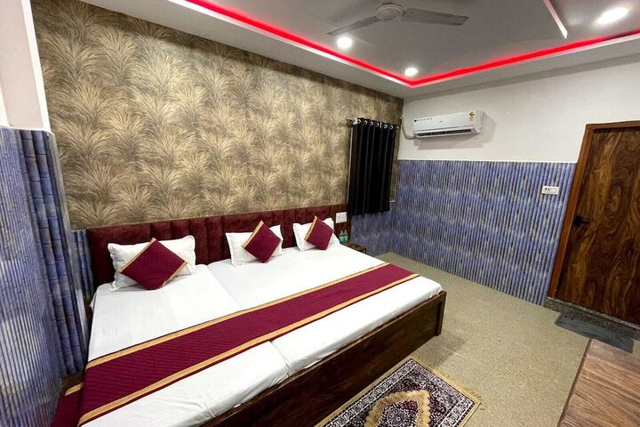 Room 11 of 31
