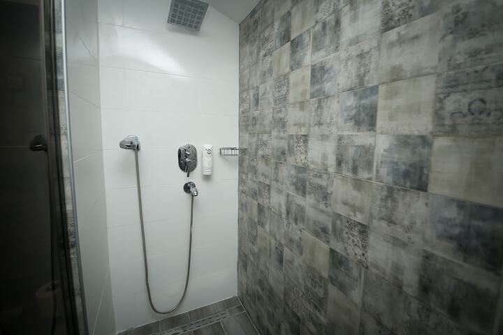 Room 14 of 30