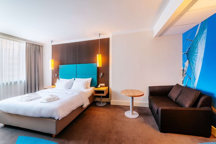 Room 27 of 203