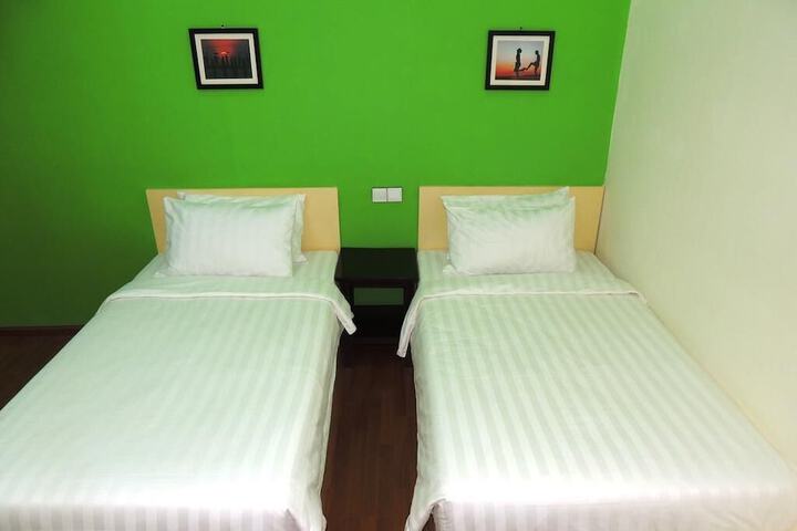 Room 9 of 19