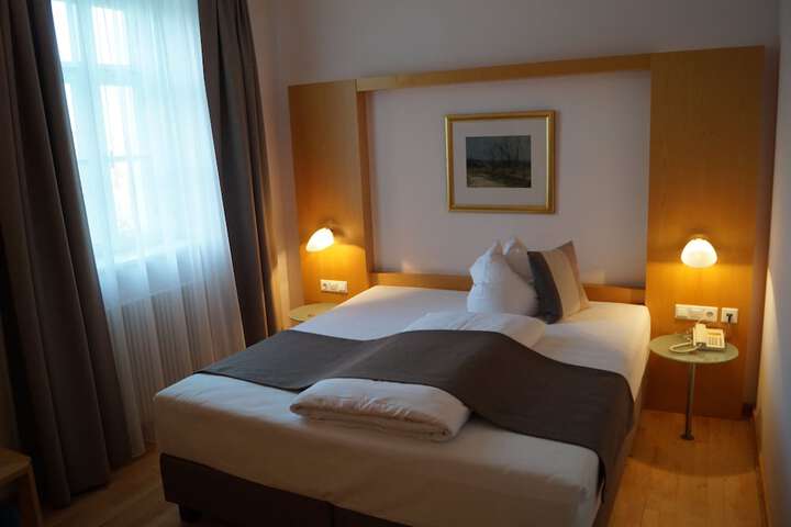Room 6 of 24