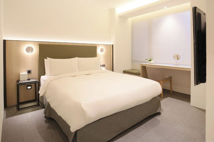 Room 34 of 105