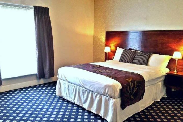 Room 14 of 18
