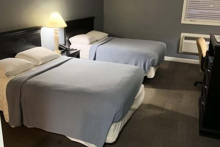 Room 5 of 12