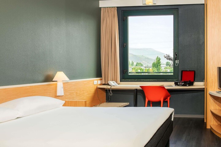 Room 15 of 49
