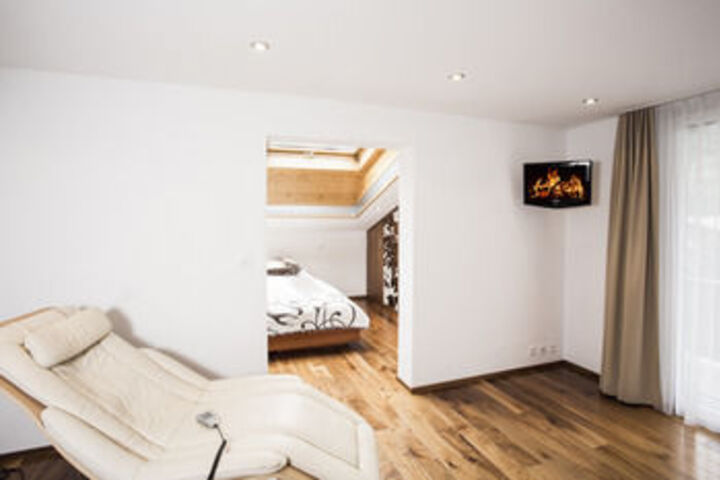 Room 12 of 19