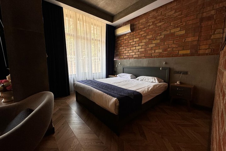 Room 5 of 117