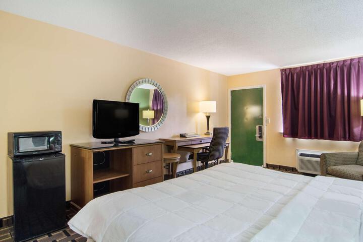 1 King Bed (7 of 22)
