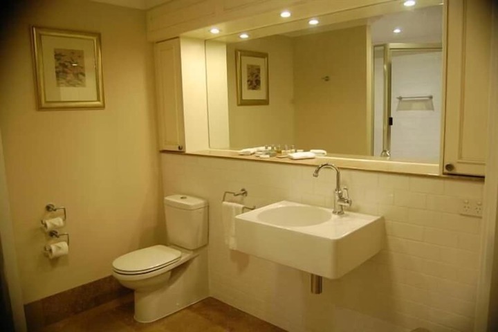 Room 6 of 29