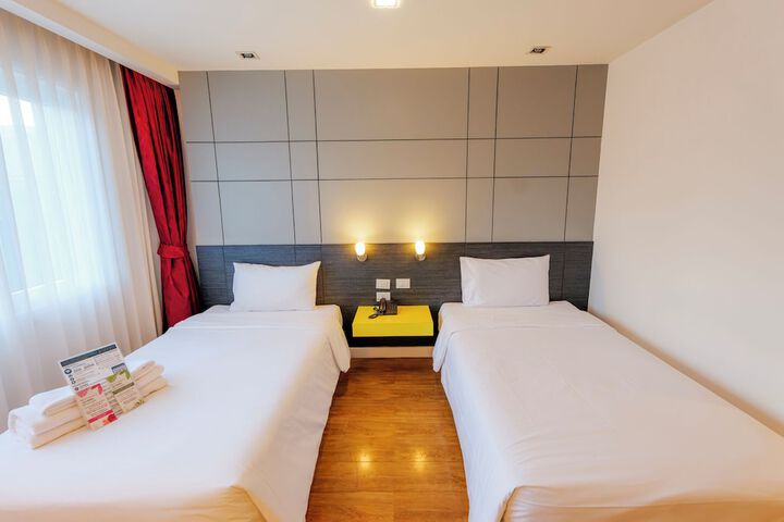 Room 33 of 77