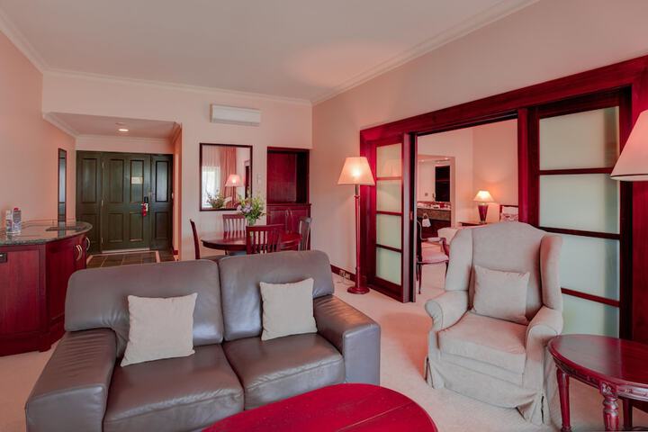 Room 2 of 107