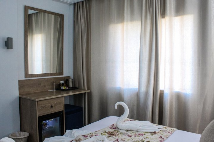 Room 4 of 99
