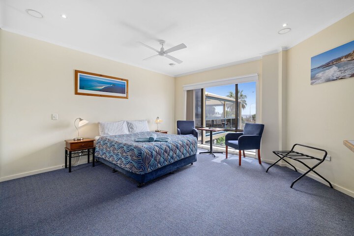 Room 6 of 24