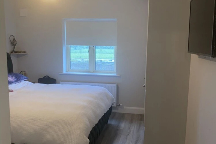 Room 4 of 10