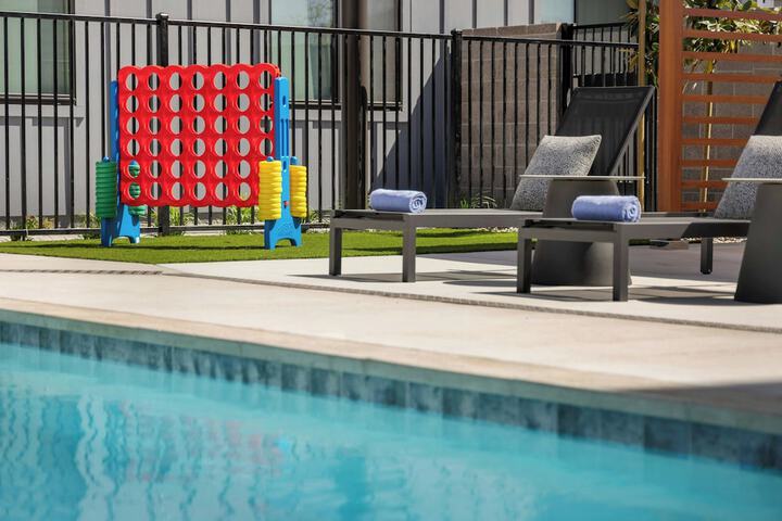 Pool 32 of 77