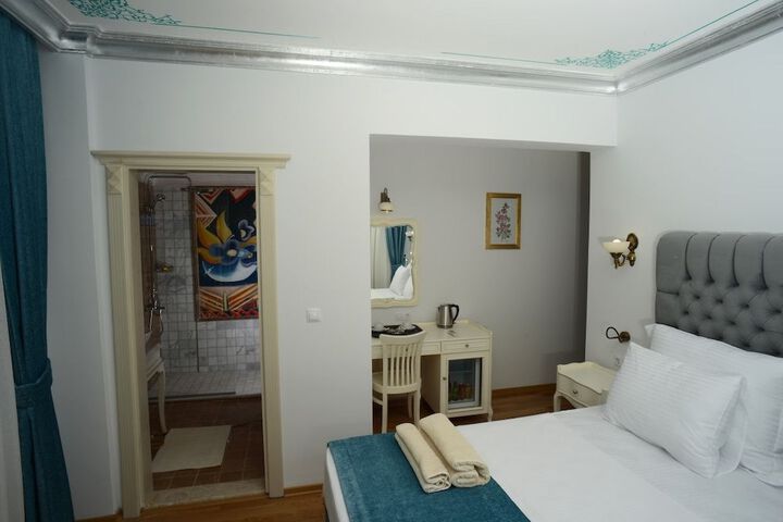 Room 17 of 68