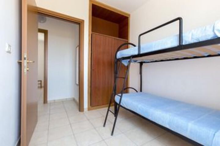 Room 9 of 19