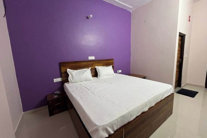 Room 4 of 18