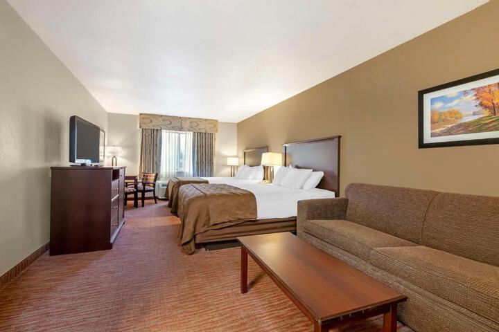 2 Queen Beds High Speed Internet Accessible First Floor Pet Friendly Room Coffee Maker Shower Only Full Breakfast (8 of 27)