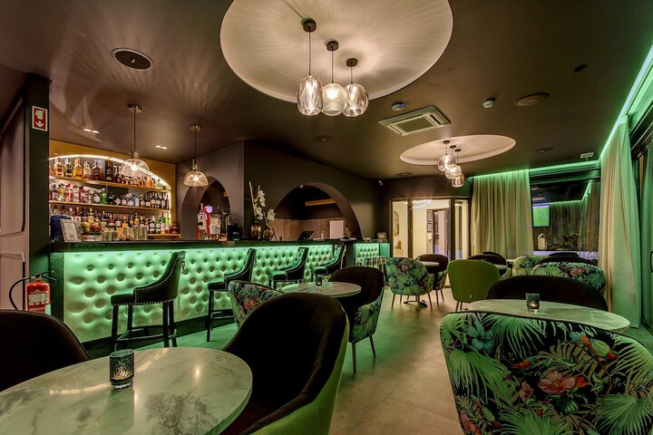 Lounge 88 of 114